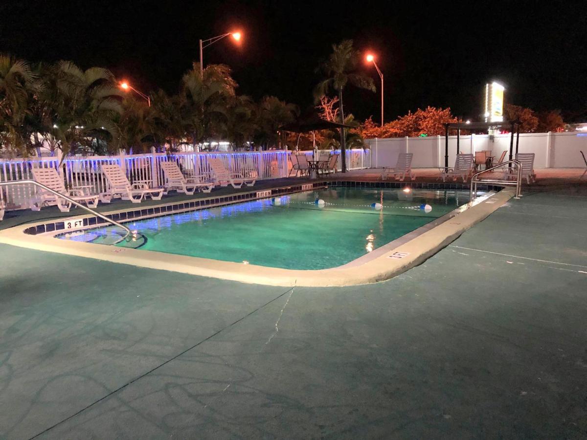 Venice Gardens Sunshine Inn & Suites Venice, Florida المظهر الخارجي الصورة